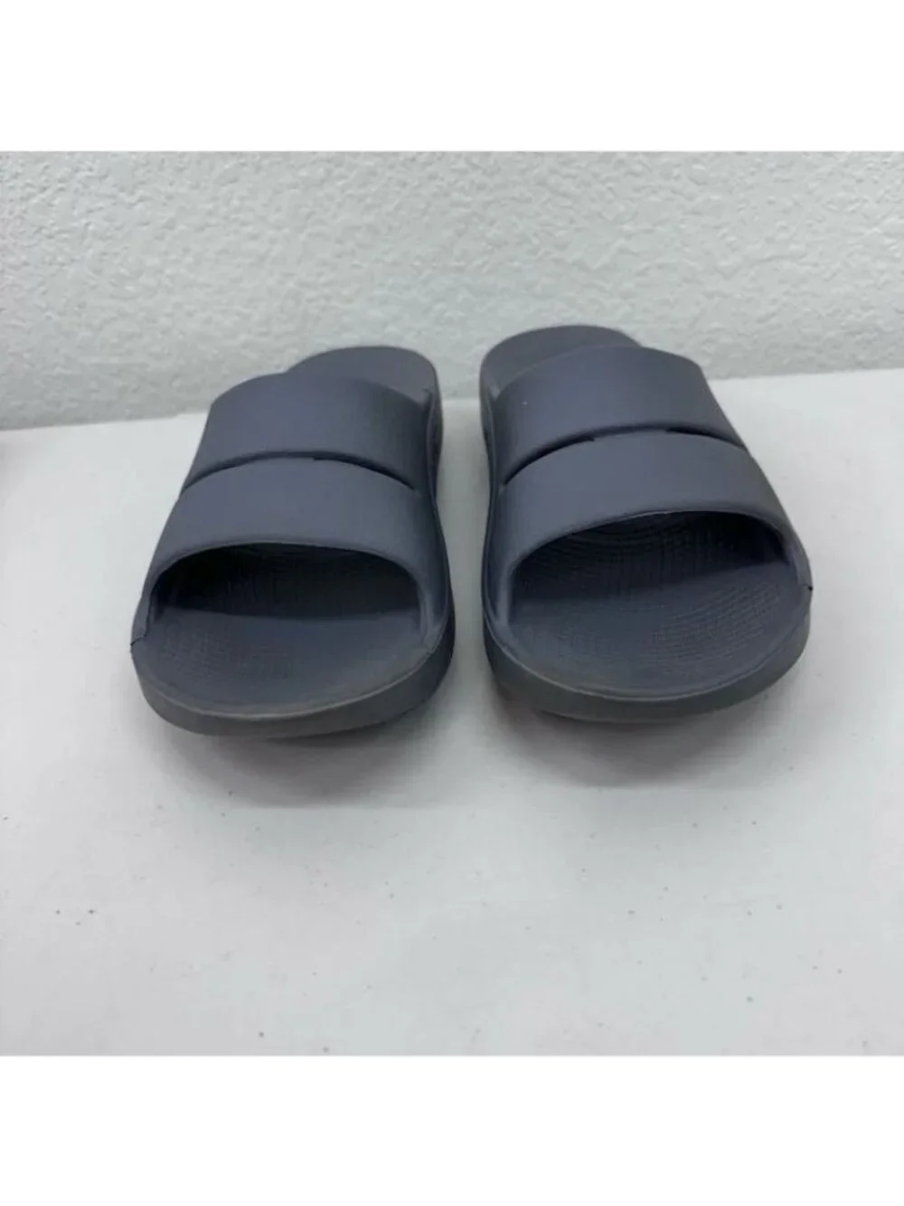 Oofos OOahh Grey Recovery Slide Sandals Lightweight Comfort Shoes Mens size 11